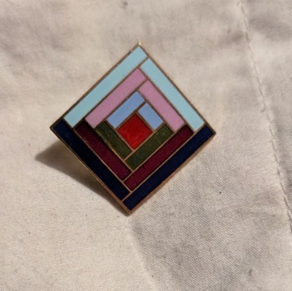 Vintage Log cabin quilt pin..